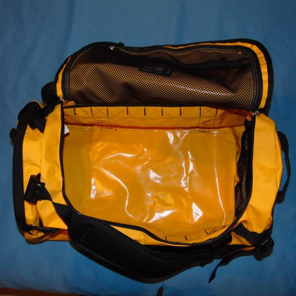 NEW  THE NORTH FACE  BASE CAMP  MEDIUM  DUFFEL - Picture 5 of 8